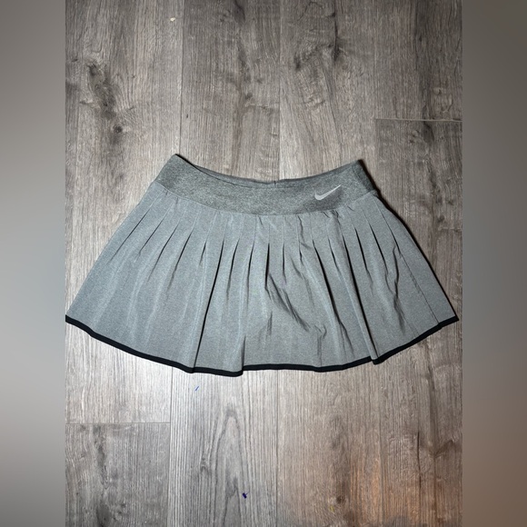 NIKE Dri-fit tennis skirt with built in shorts size M - Picture 1 of 4